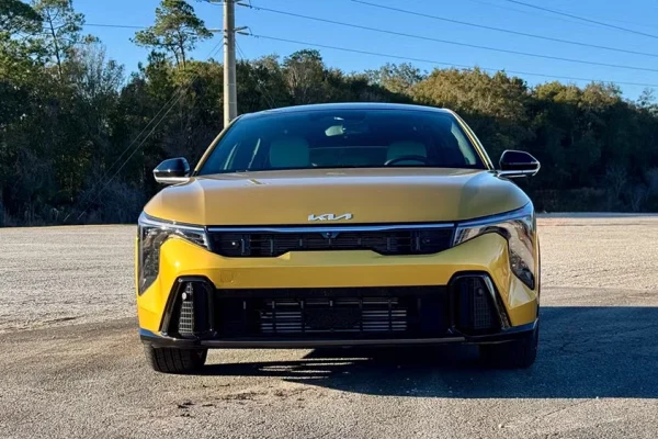 2026-kia-k4-hatchback3