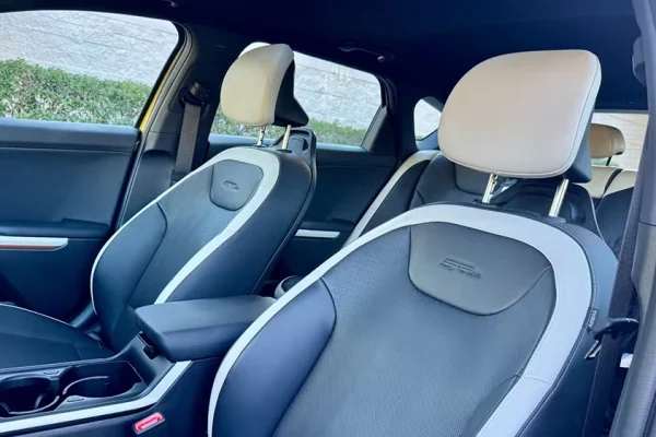 2026-kia-k4-hatchback30