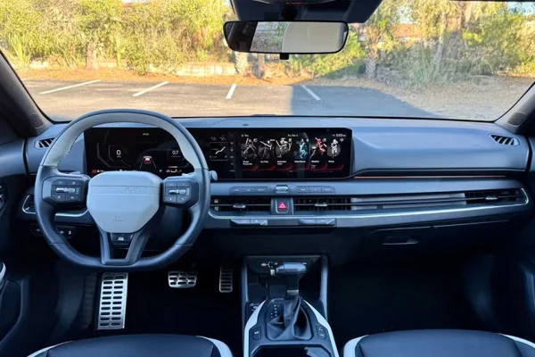 2026-kia-k4-hatchback32