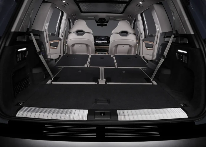 2027-Audi-Q7-00031