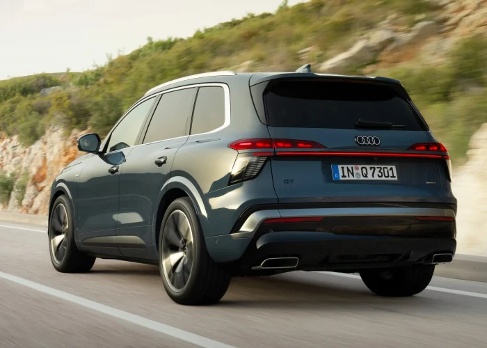 2027-Audi-Q7-00036