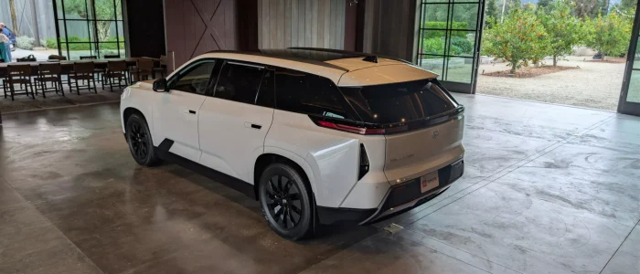 2027-Toyota-Highlander-for-Carscoops-by-Stephen-Rivers-108-2048x1152