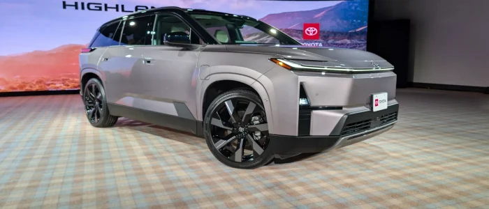 2027-Toyota-Highlander-for-Carscoops-by-Stephen-Rivers-2-2048x1152