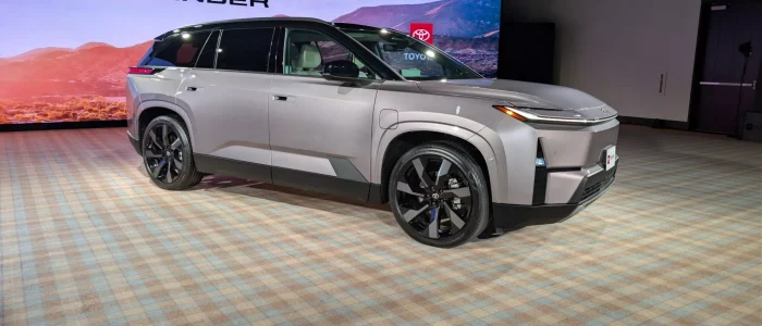 2027-Toyota-Highlander-for-Carscoops-by-Stephen-Rivers-83-2048x1152