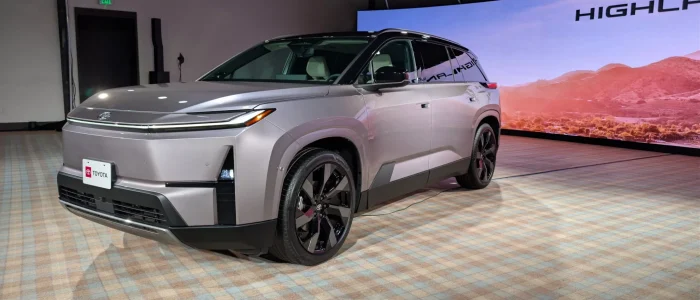 2027-Toyota-Highlander-for-Carscoops-by-Stephen-Rivers-86-2048x1152