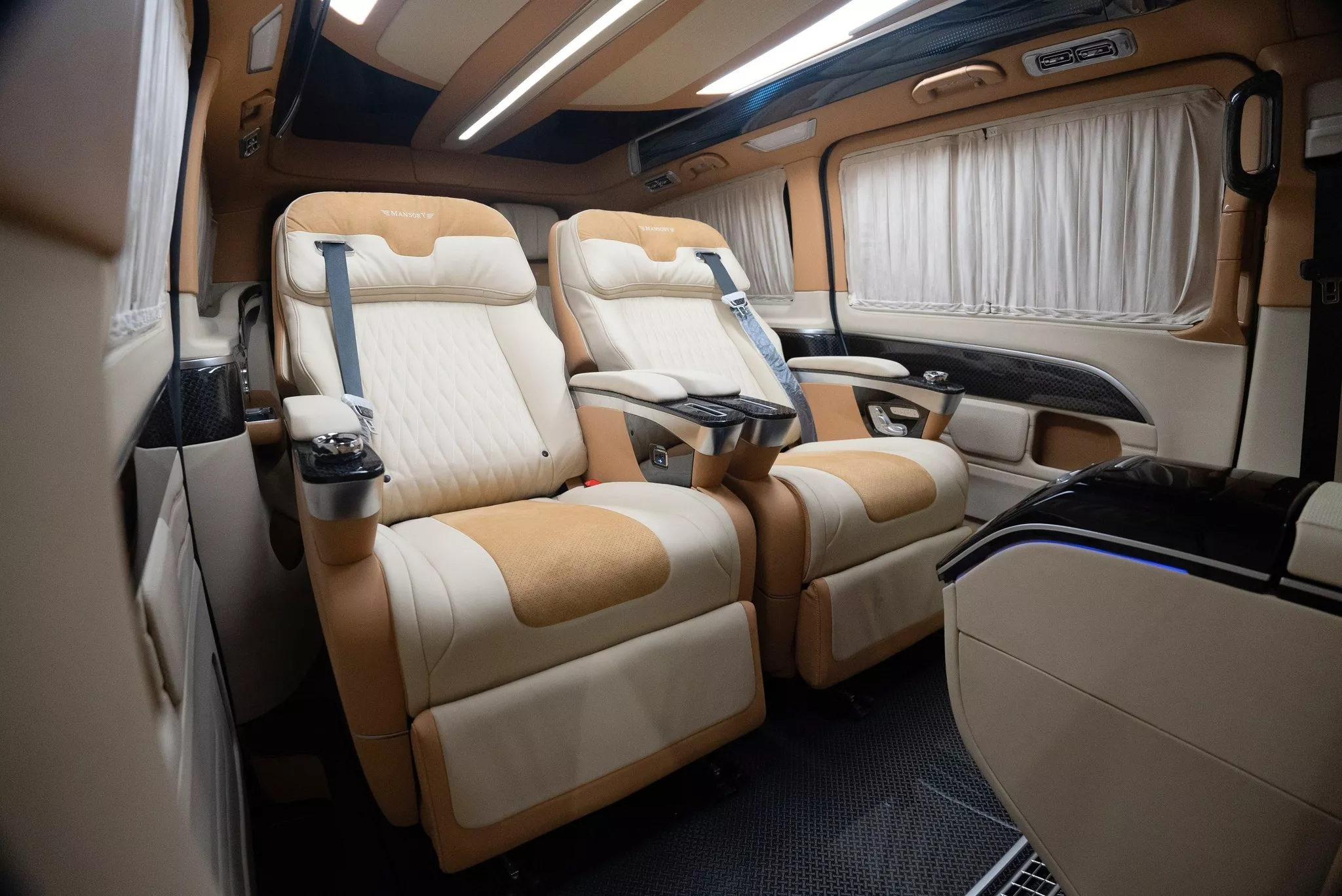 Mansory تحوّل مرسيدس V-Class إلى فان فخم
