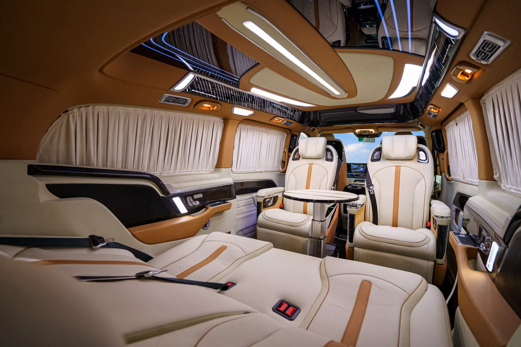 Mansory تحوّل مرسيدس V-Class إلى فان فخم