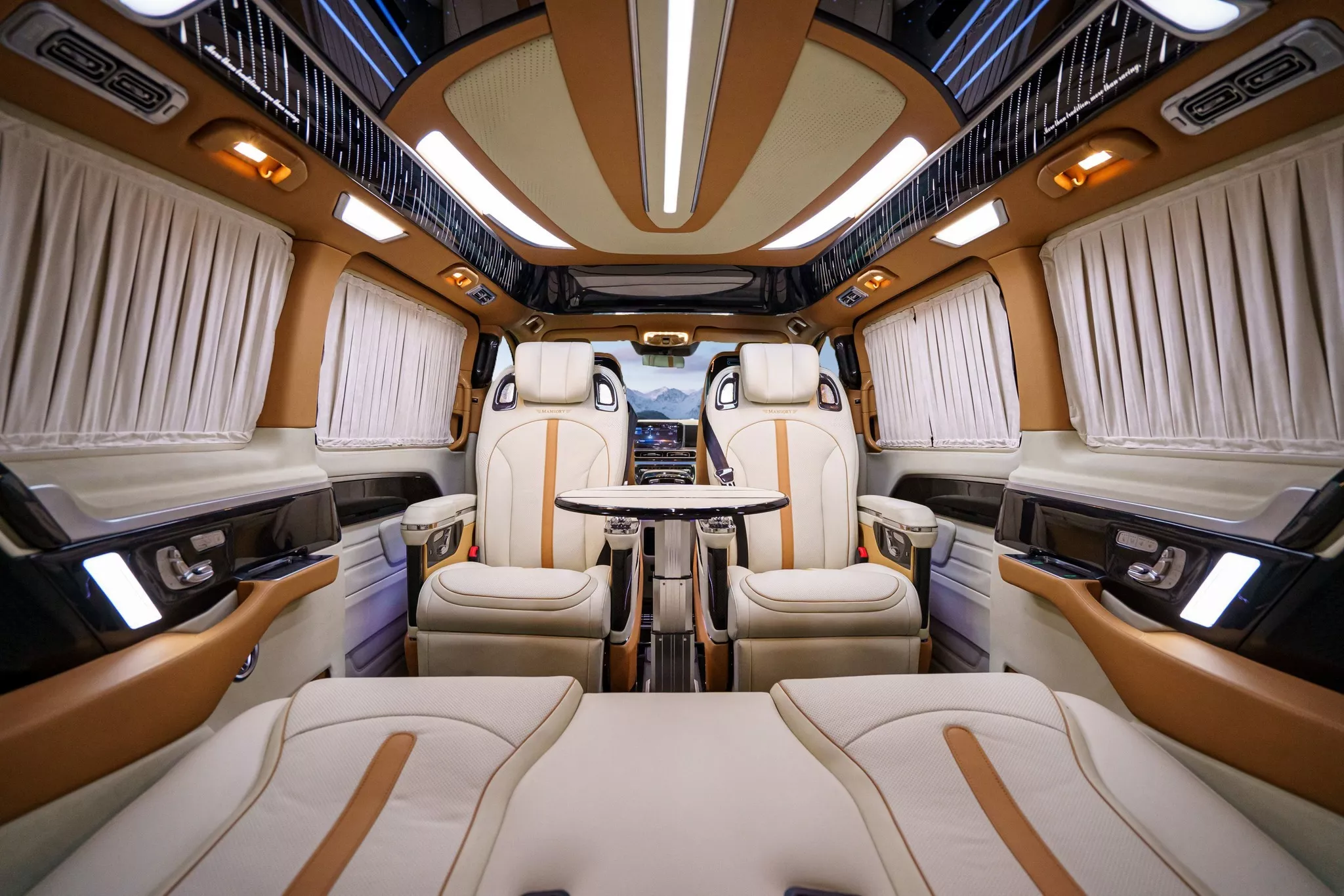 Mansory تحوّل مرسيدس V-Class إلى فان فخم