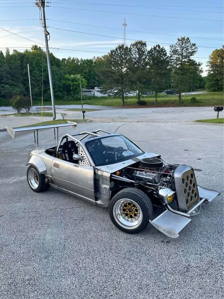 سيارة مازدا MX-5 معدلة 