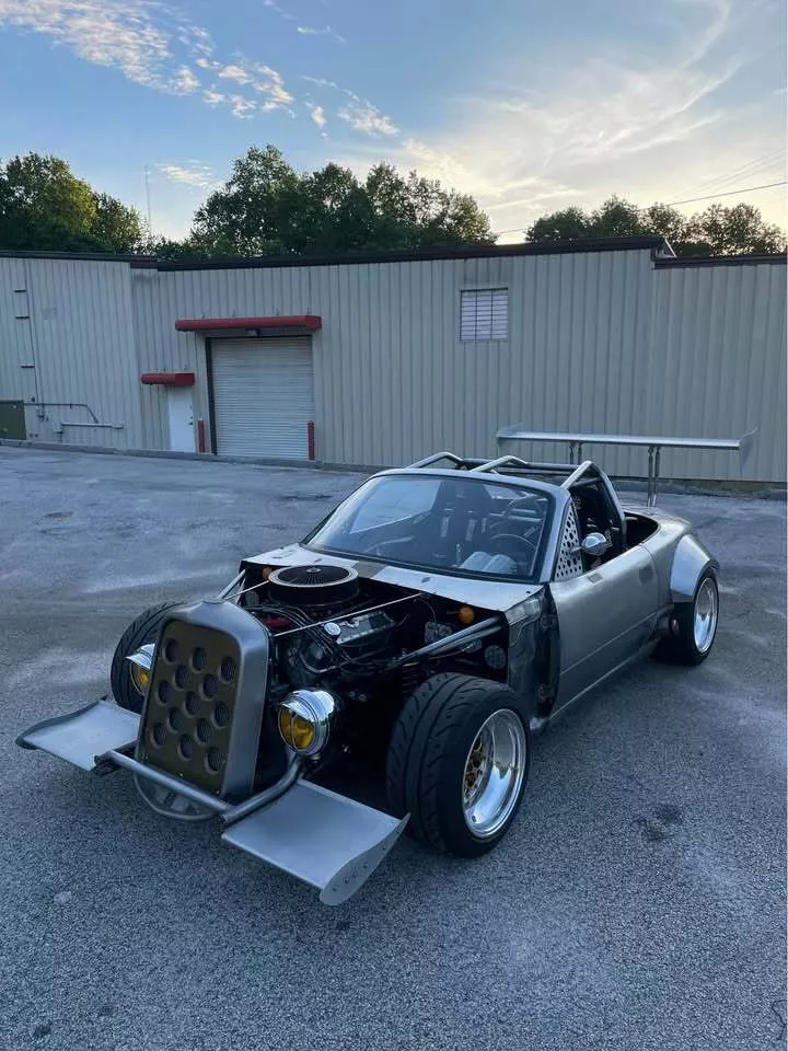 سيارة مازدا MX-5 معدلة 