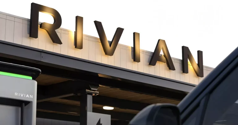 ريفـيان تُقلّص موظفيها رغم توسّعها في سوق السيارات الكهربائية