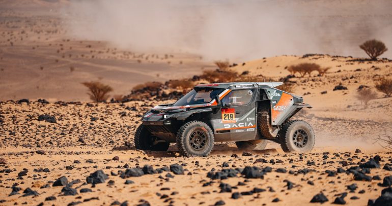 إكستروم يفوز بالمرحلة الحادية عشر والعطية يعزز صدارته في رالي داكار السعودية