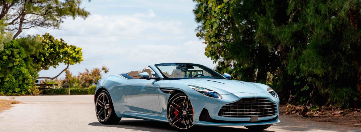 أستون مارتن تكشف عن DB12 فولانتي