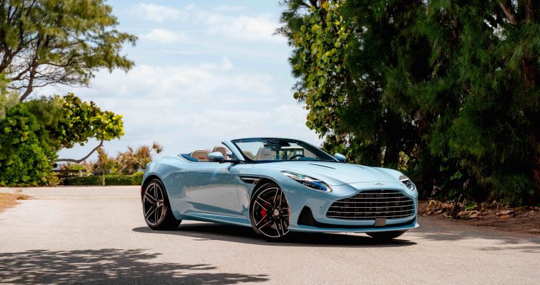 أستون مارتن تكشف عن DB12 فولانتي إصدار بالم بيتش: قمّة التميّز البريطاني بطابع فلوريدا البحري