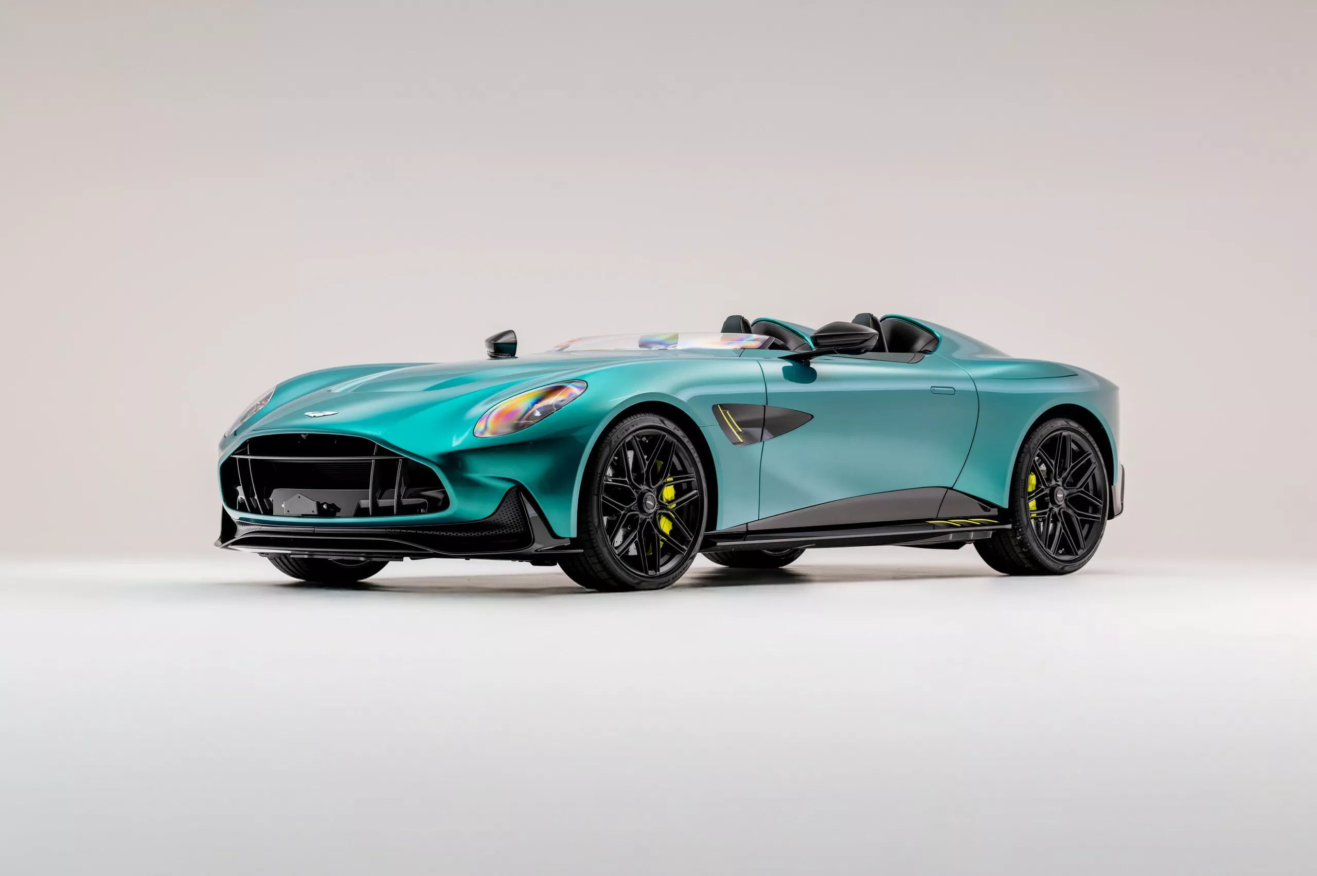 أستون مارتن DBR22