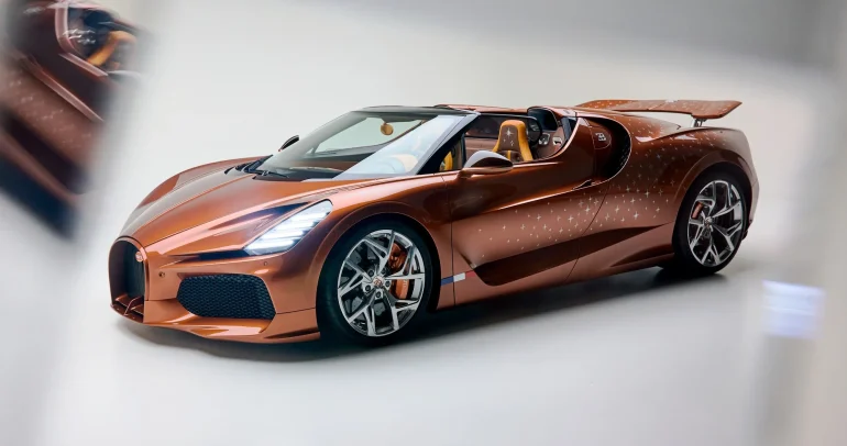 Bugatti W16 Mistral الفريدة بطلاء نحاسي وردة فضية داخل ذراع نقل الحركة وتفاصيل من حكاية أمير صغير
