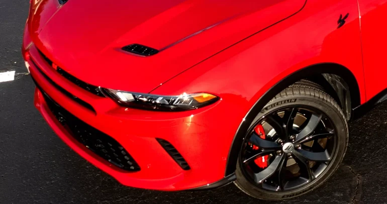 ضربة قاضية لـ “دودج هورنت”: تعريفات أمريكية تعرقل موديل 2026.. ومستقبل غامض!