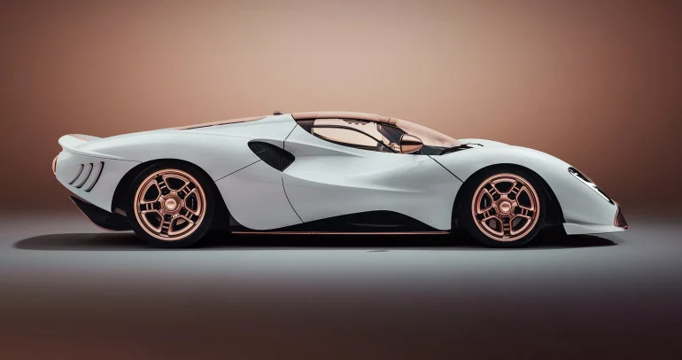 De Tomaso P72: تحفة ميكانيكية بمحرك V8 وناقل حركة يدوي لعشاق القيادة الأصيلة