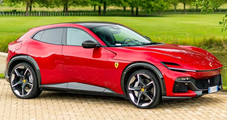 فيراري تعمل على نسخة أكثر قوة من Purosangue بمحرك V12