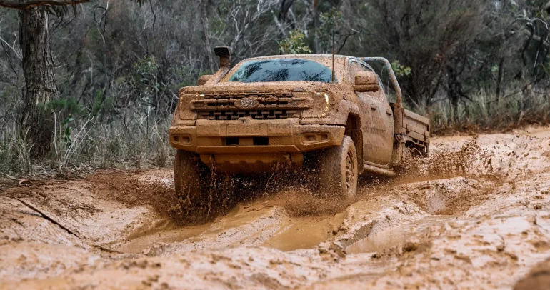 فورد رينجر سوبر ديوتي… 600 كجم من الطين لم توقفها عن العمل!