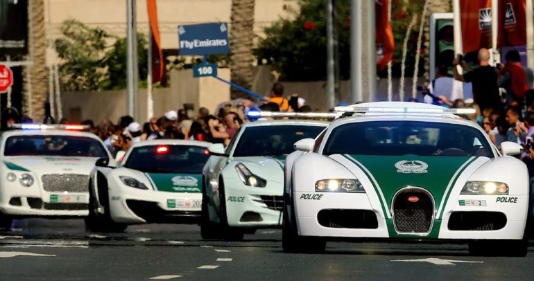 أسرع 5 سيارات في أسطول شرطة دبي لعام 2025