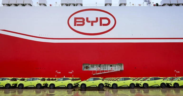 صناعة السيارات الصينية تسير في اتجاه واحد: طفرة بالصادرات وانهيار بالواردات