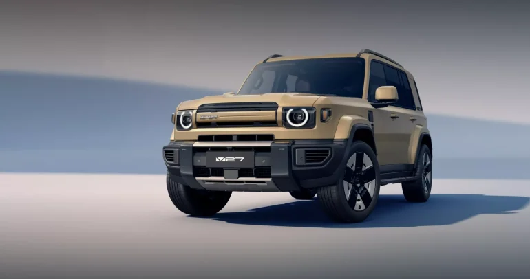 iCar V27 الجديدة: SUV صينية بتصميم مستوحى من لاند كروزر وديفندر وقوة تصل إلى 449 حصانًا!