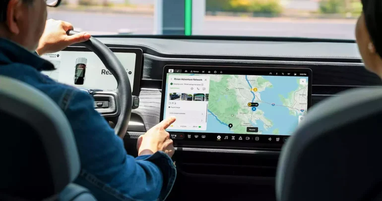 خلل في Google Maps يُجبر بعض ملاك ريفيان على إعادة تشغيل نظام الملاحة يوميًا!