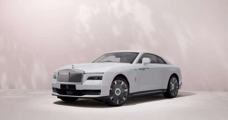 رولز رويس تكشف عن Spectre Primavera… نسخة فاخرة مستوحاة من زهور الكرز والربيع