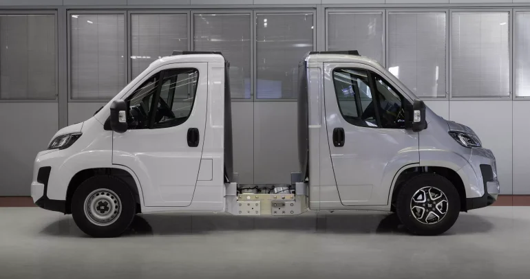 فيات دوكاتو Back2Back… فان برأسين يكشف عن سر عملي لعشاق التخييم