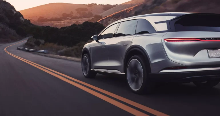 لوسيد تستعد لإطلاق SUV كهربائية عملية ومغامِرة تُصنع في السعودية