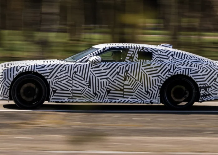 Jaguar-Luxury-Four-Door-GT-Teaser-10-copy-2048x1152