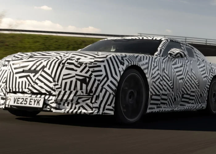 Jaguar-Luxury-Four-Door-GT-Teaser-8-copy-2048x1152