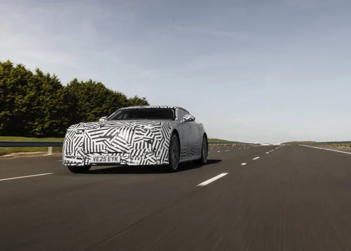 Jaguar-Luxury-Four-Door-GT-Teaser-9-2048x1152