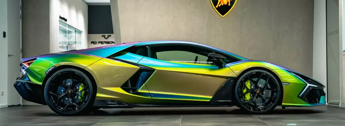 لامبورغيني Revuelto بلون Verde Agave Lucido