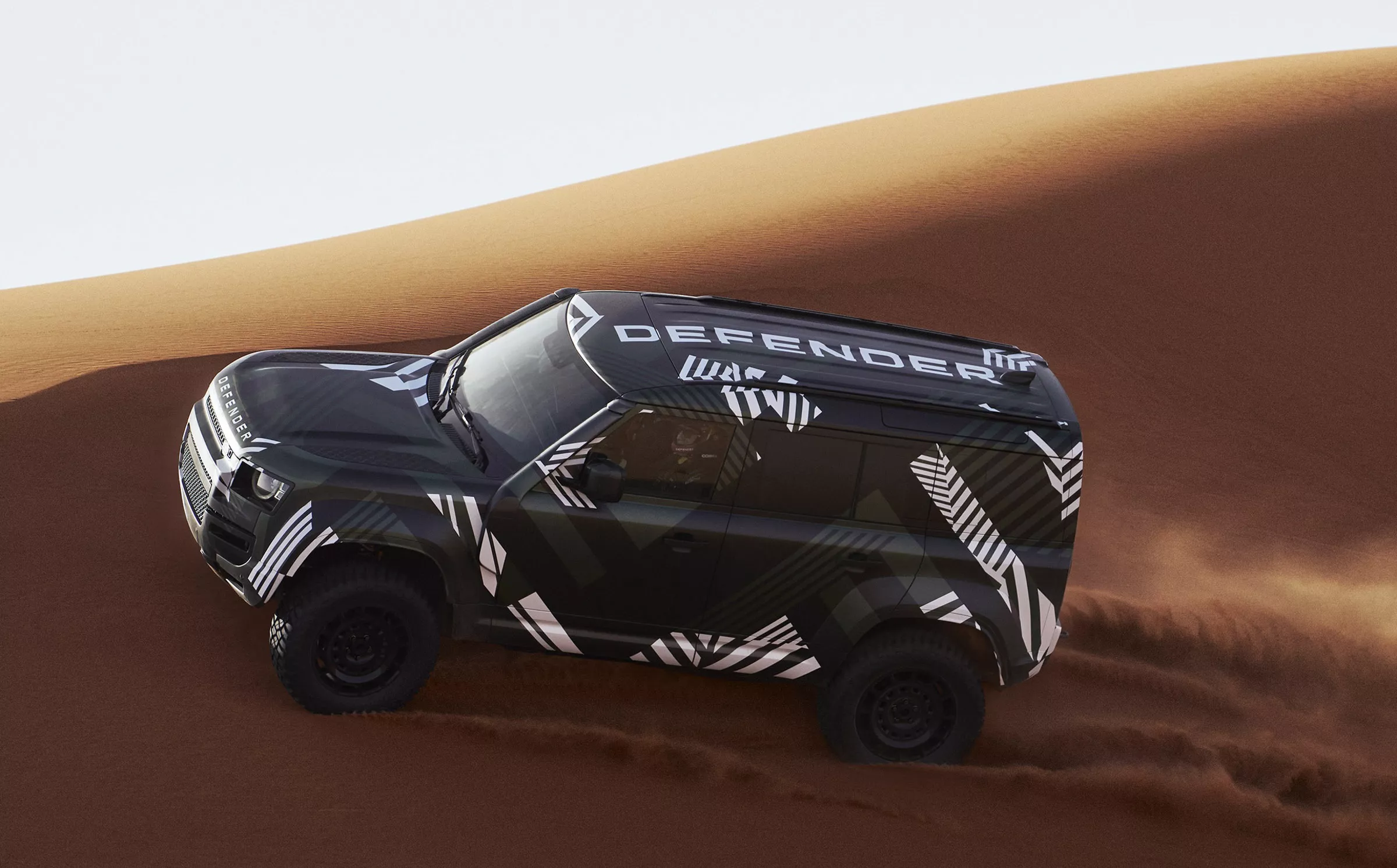 ديفندر D7X‑R الجديدة من لاند روفر
