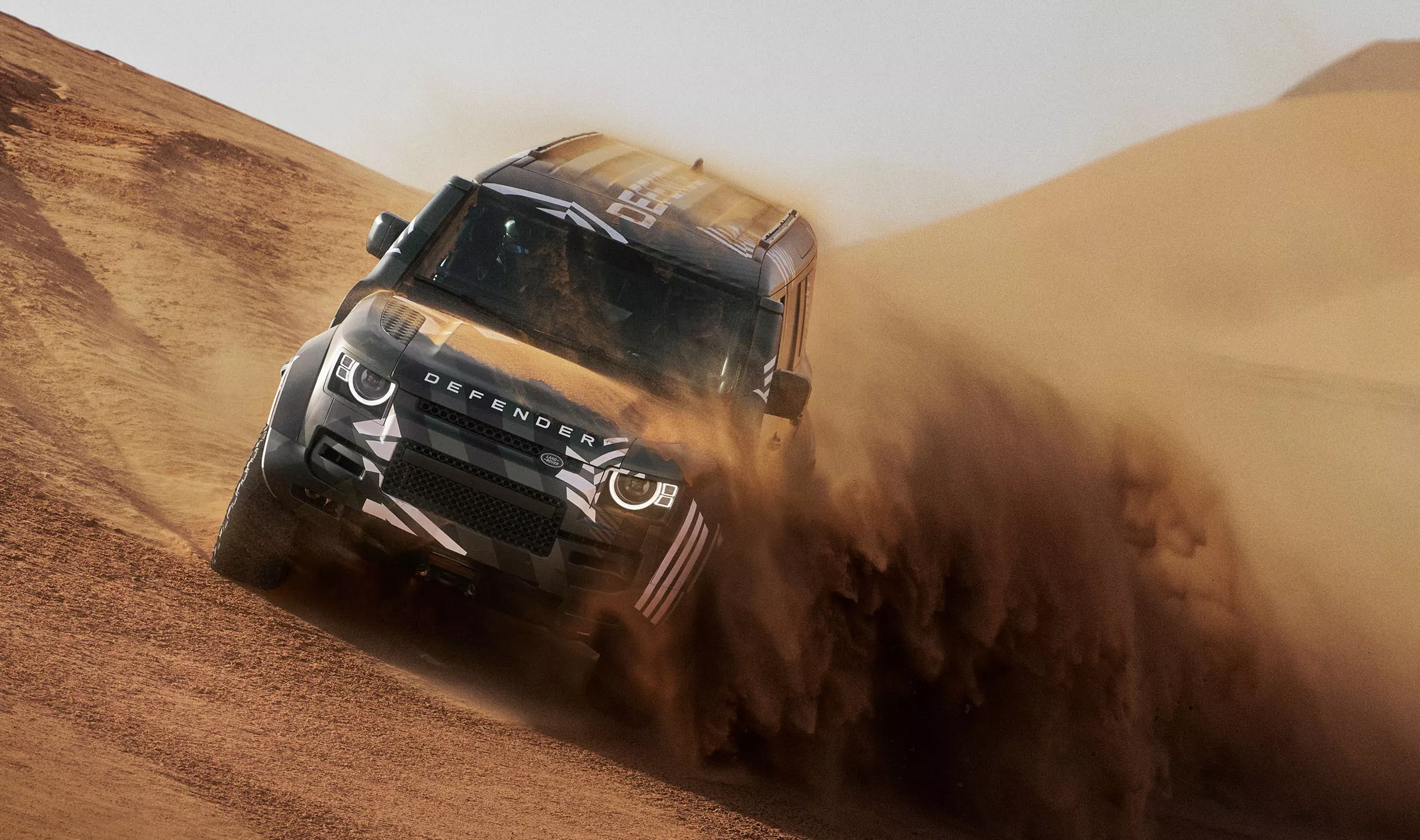 ديفندر D7X‑R الجديدة من لاند روفر
