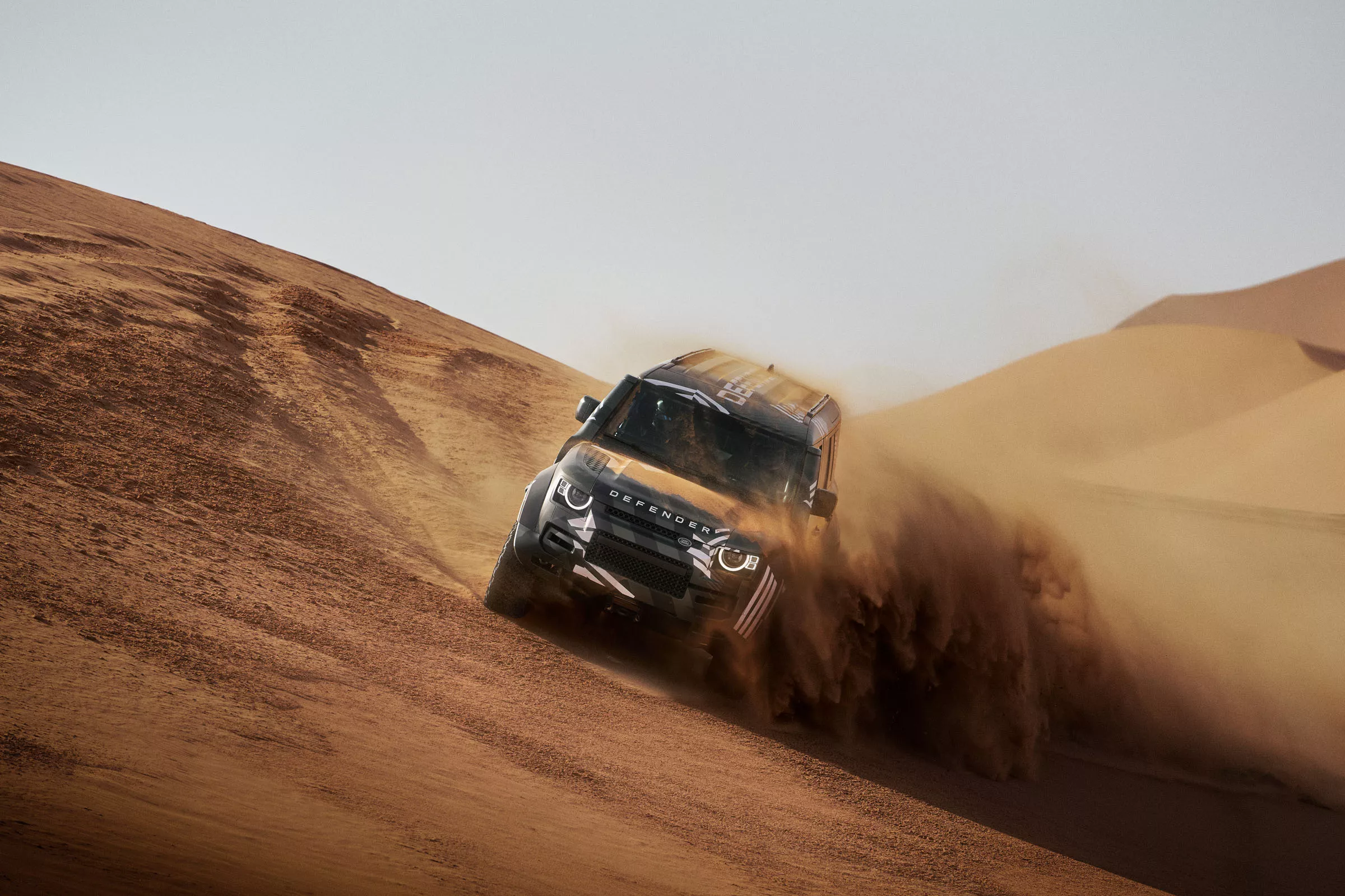 ديفندر D7X‑R الجديدة من لاند روفر