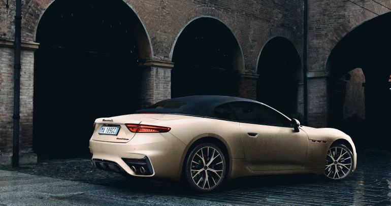 مازيراتي تُثبت أن الجمال لا يحتاج إلى محرك V8 — صوت ساحر من قلب مودينا