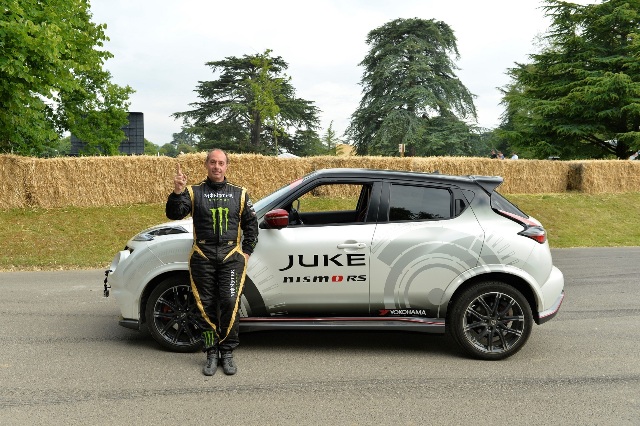 New two-wheeled record for Nissan Juke NISMO RS and Terry Grant (1).jpg