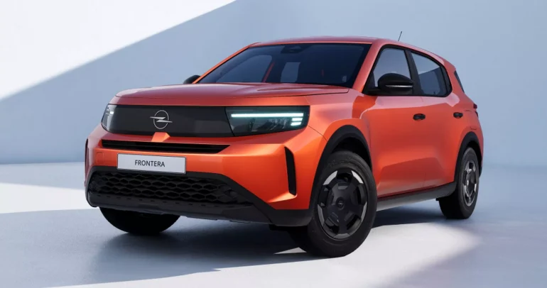 سيارة Stellantis SUV بدون شاشة ترفيه تُربك الجميع: عودة البساطة إلى المقصورة الحديثة