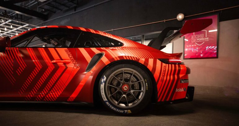 بورشه تكشف عن سيارة 911 Cup الجديدة في دبي قبل ظهورها الرسمي ببطولة الشرق الأوسط