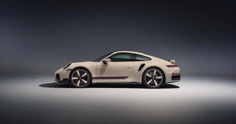 بورشه 911 Turbo S إصدار السدو: تحفة كويتية بنقشة بدوية أصيلة ومحرك بقوة 701 حصاناً
