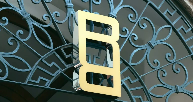 رانج روفر تغيّر شعارها – لكن ليس كما تظن