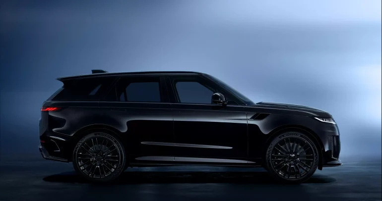 رانج روفر سبورت SV Black الجديدة… وحش متخفي يصطاد اللامبورغيني بصمت