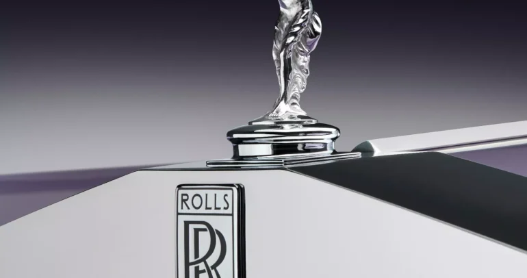 رولز-رويس كورنيش الكلاسيكية تعود للحياة كهربائية… ضعف القوة وصفر ضجيج