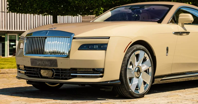 رولز رويس سبيكتر “بيلي”: تحفة فنية تجسد الفخامة والوفاء