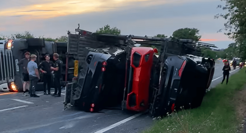 حادث أليم: تضحية بسيارات فاخرة لإنقاذ حياة راكبي الدراجات