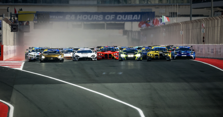 Team WRT يحسم لقب «ميشلان 24 ساعة دبي 2026»… وBMW تفرض سيطرة كاملة على منصة التتويج