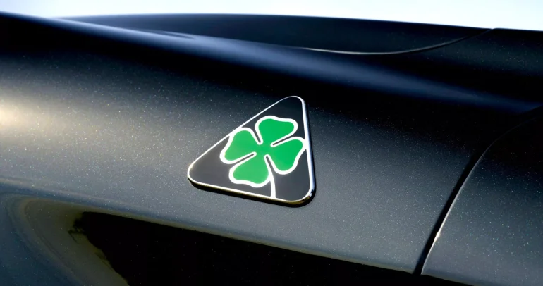 عودة الأسطورة: ألفا روميو تُعيد سياراتها الأكثر جنونًا إلى الحياة في 2026